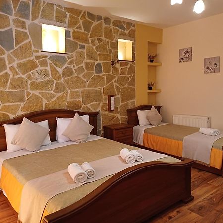 Agnantio Hotel Ioannina Buitenkant foto